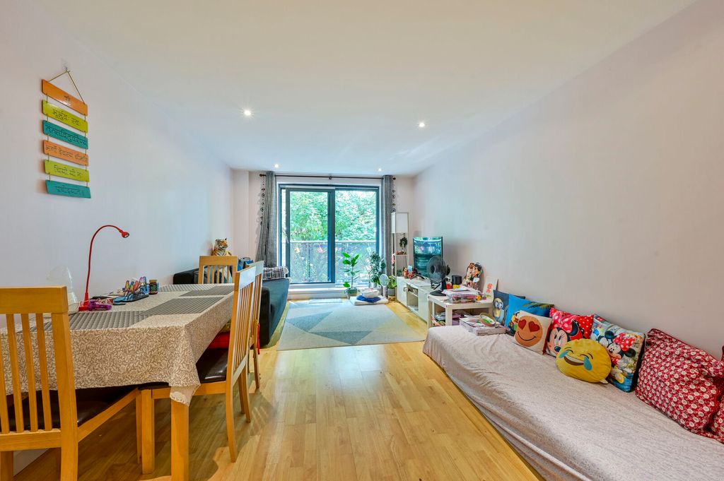 Property photo 1 of 18