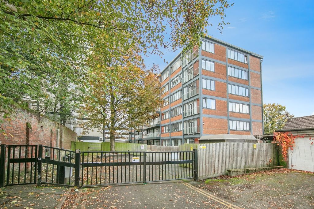 Property photo 1 of 31