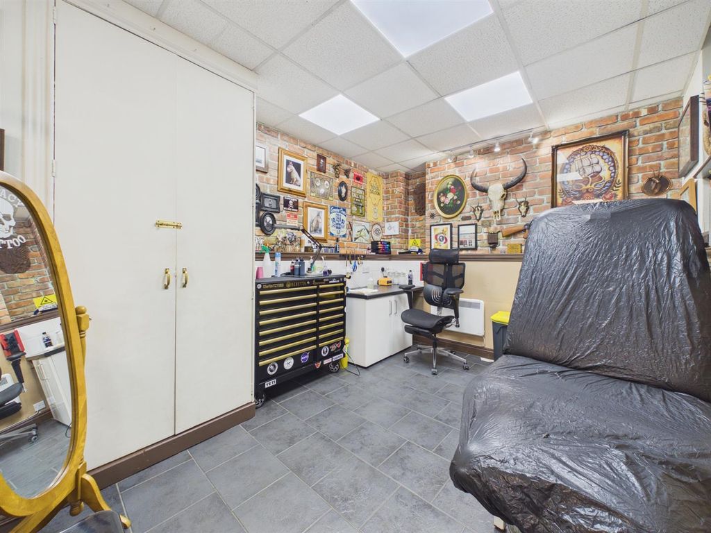 Property photo 3 of 13 Office/Shop