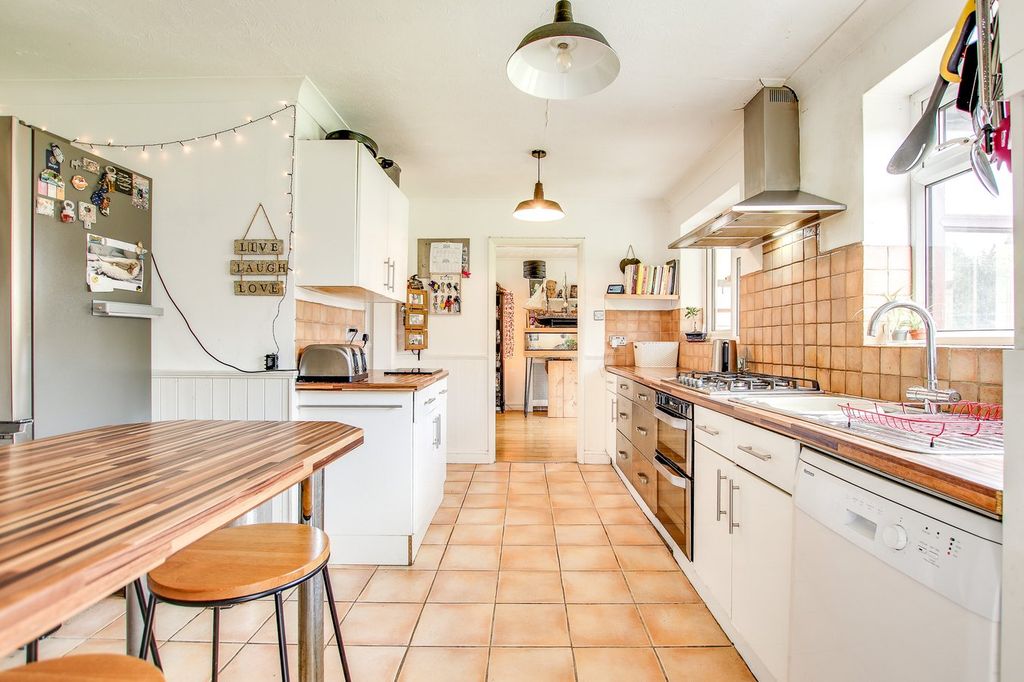 Property photo 3 of 18