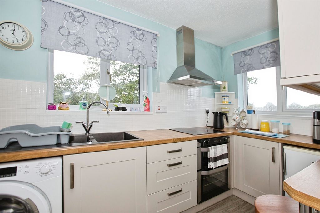 Property photo 3 of 11