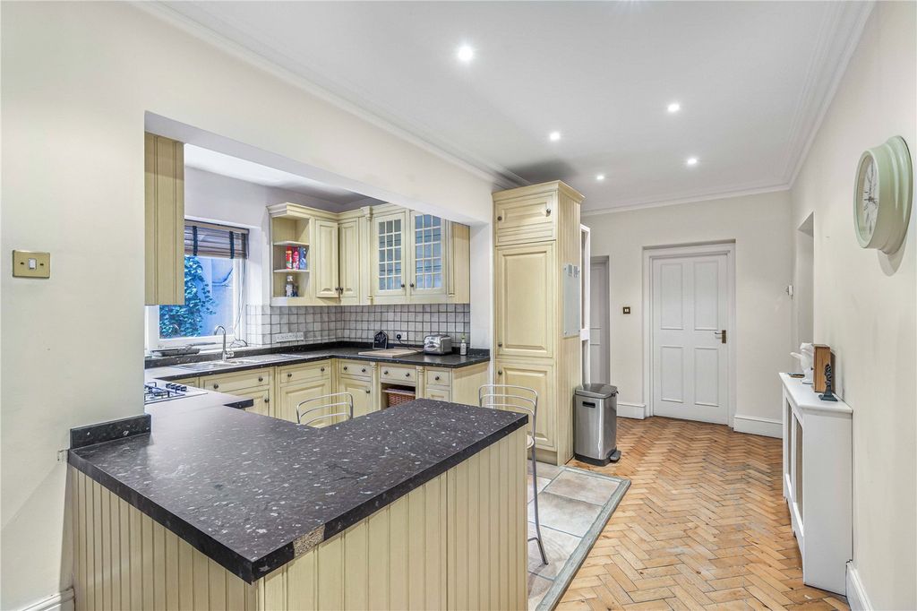 Property photo 2 of 11 Kitchen