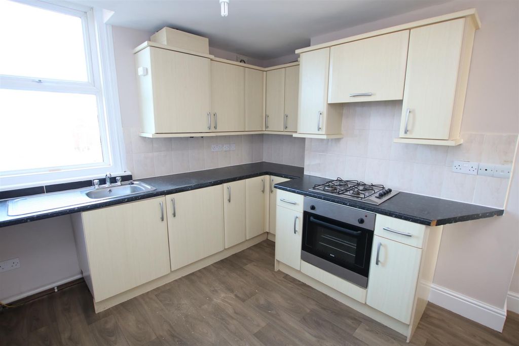 Property photo 2 of 8 Kitchen.Jpg