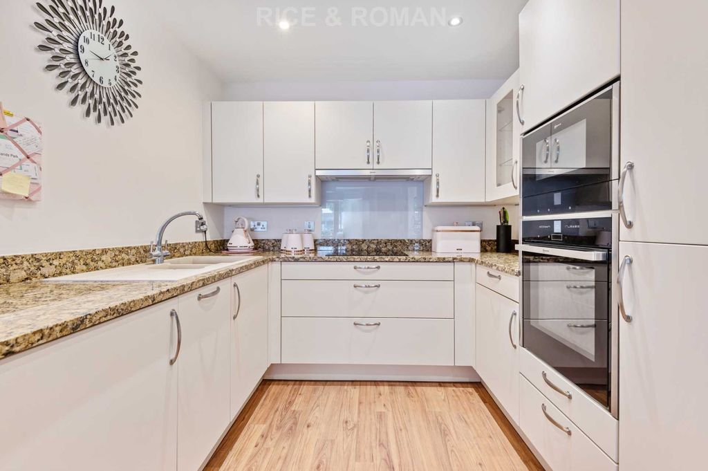 Property photo 2 of 21