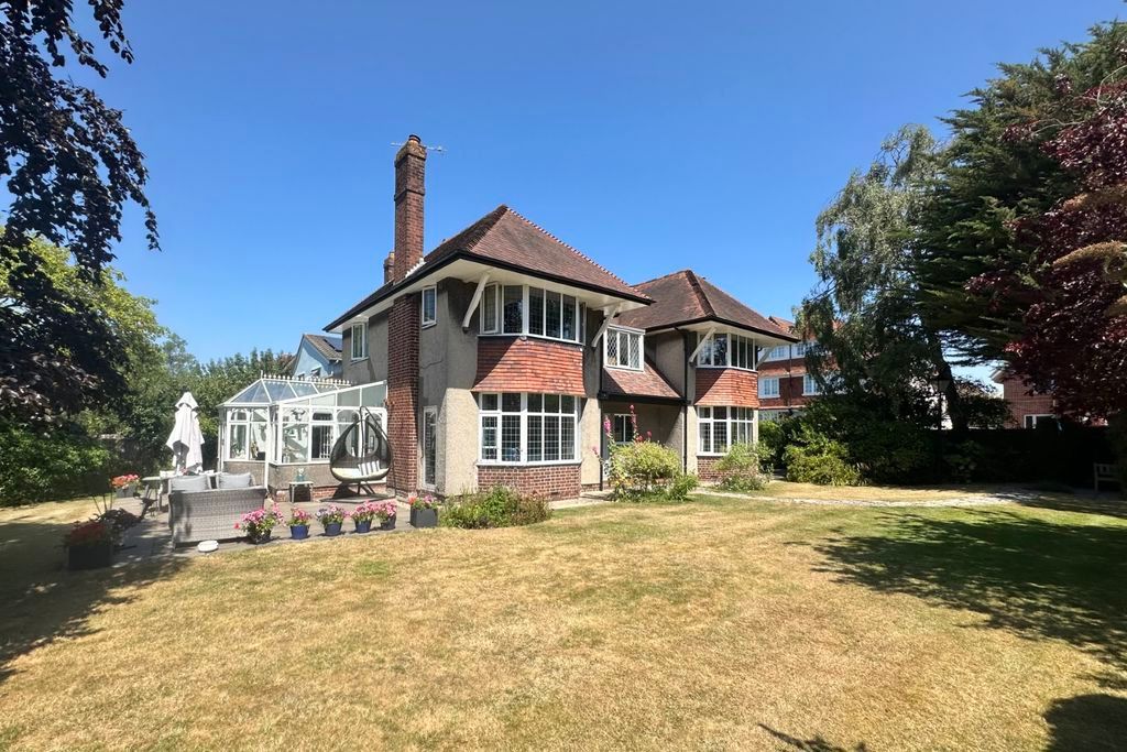 Property photo 1 of 14 External