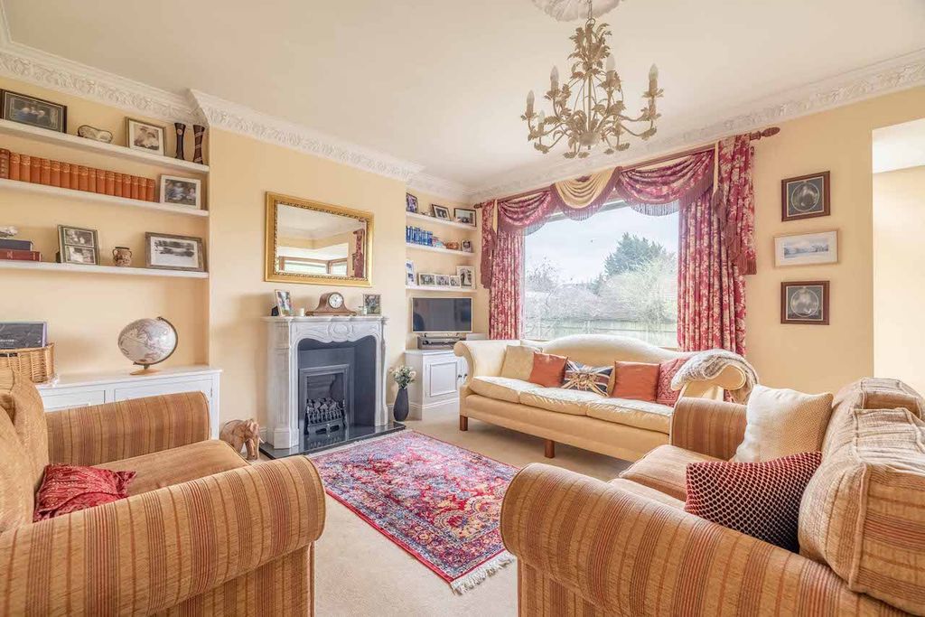 Property photo 3 of 32