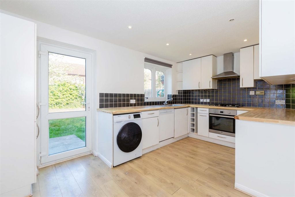 Property photo 2 of 15 7 Pearl Gardens-9.Jpg
