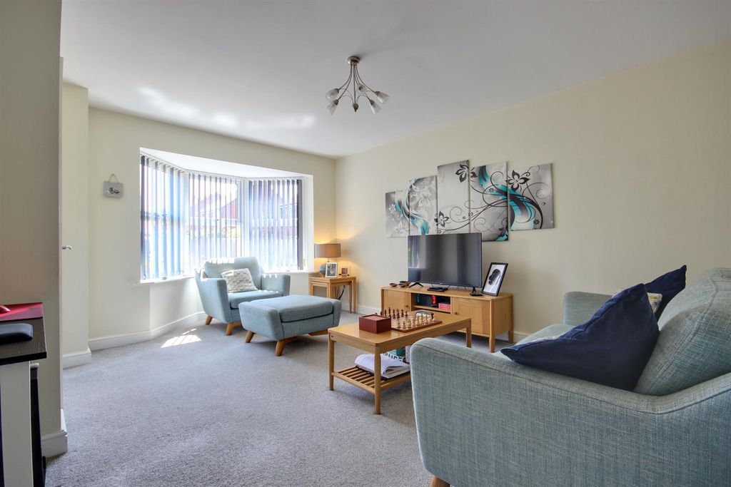 Property photo 2 of 12 Paradise Gardens (10).Jpg