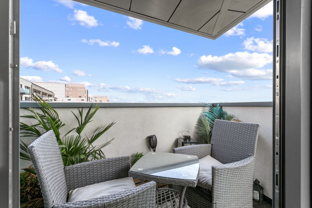 Property photo 1 of 12 2 Bed Flat For Sale Lapwing Heights, London N17