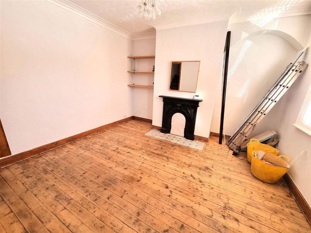 Property photo 2 of 6 Lounge