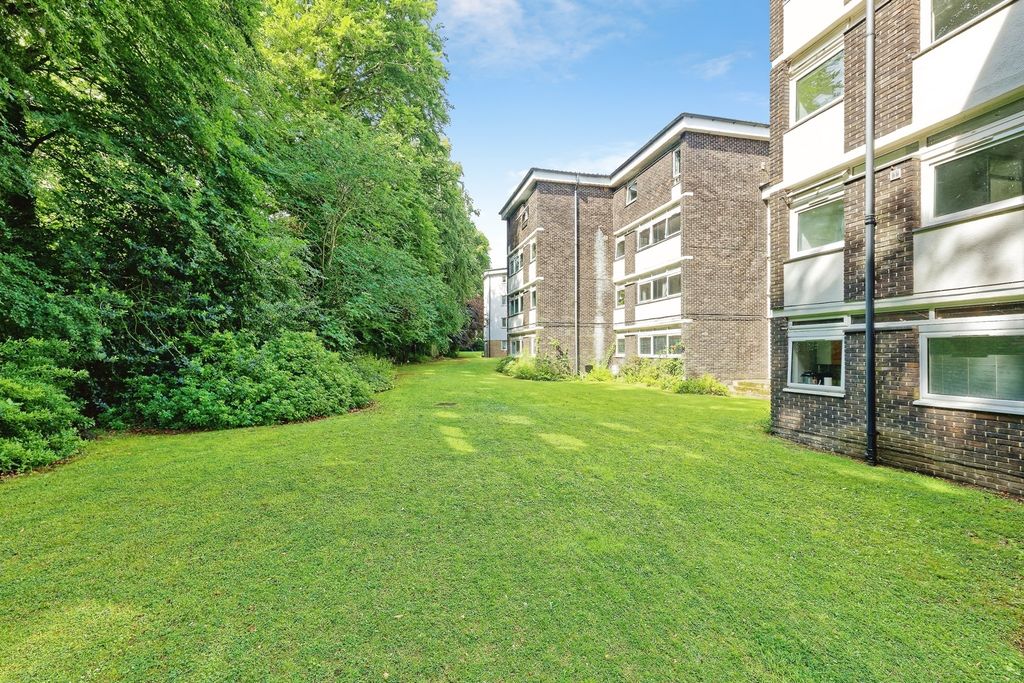 Property photo 2 of 20