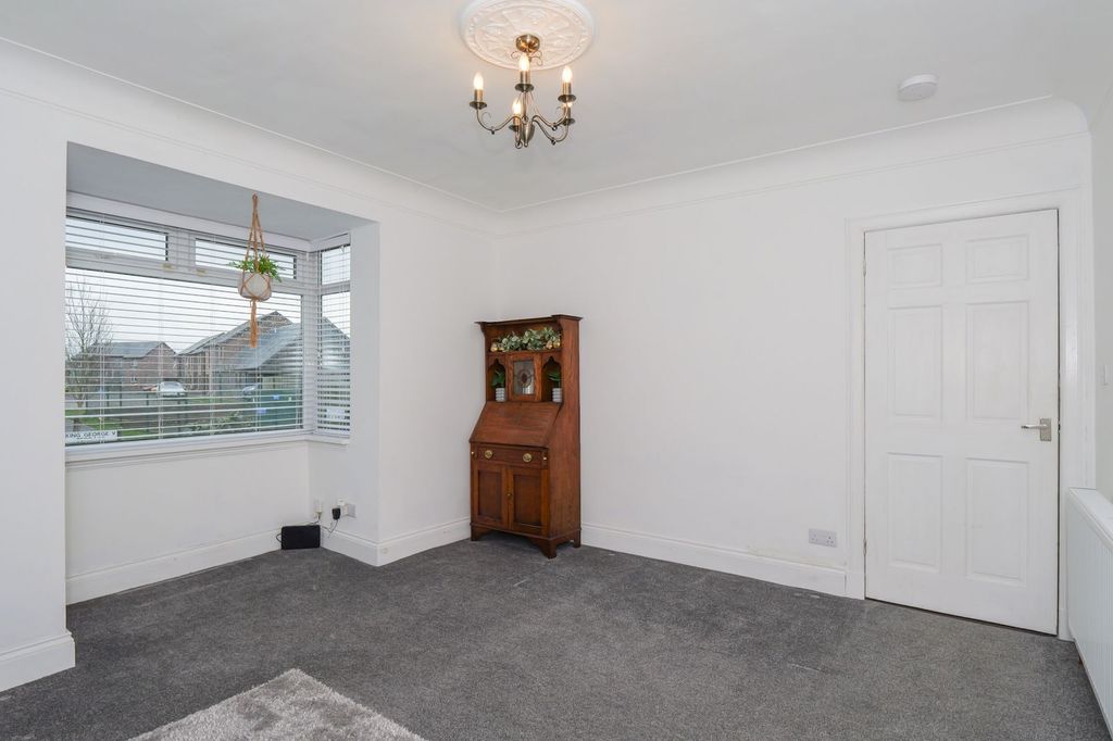 Property photo 3 of 27