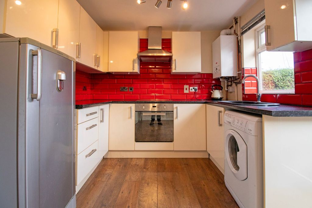 Property photo 2 of 11