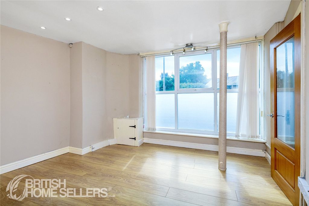 Property photo 2 of 14 Picture No. 12