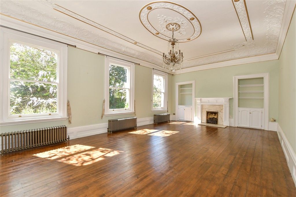 Property photo 1 of 17 Living Room