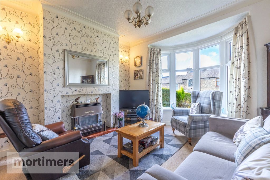 Property photo 2 of 22 Living Room