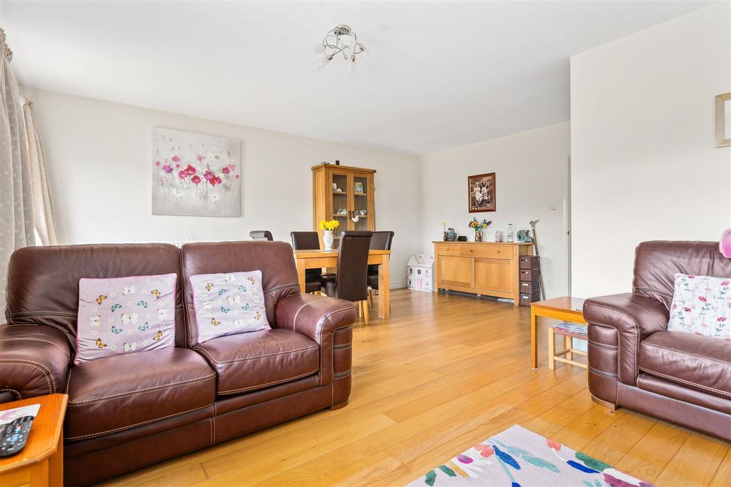 Property photo 3 of 20 Lounge/Diner