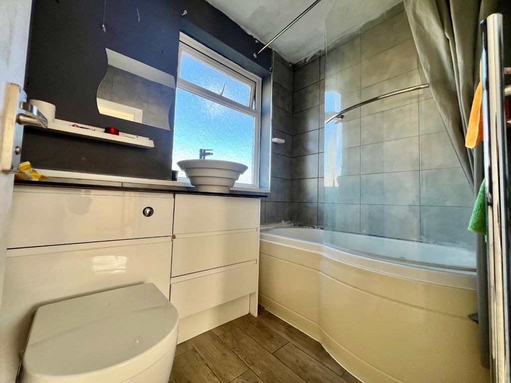 Property photo 3 of 15 4629896