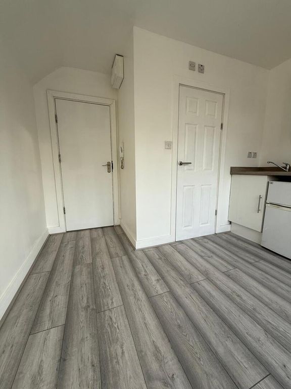 Property photo 1 of 9 Utility Room