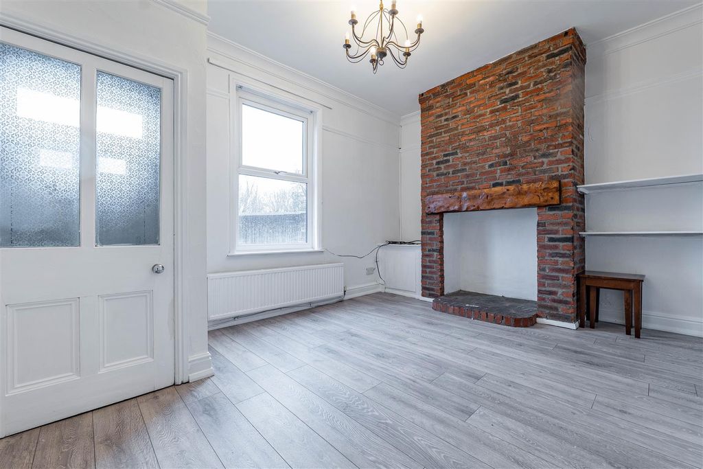 Property photo 2 of 13 Lounge