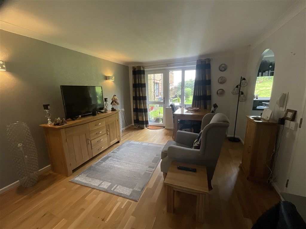 Property photo 3 of 7 Lounge