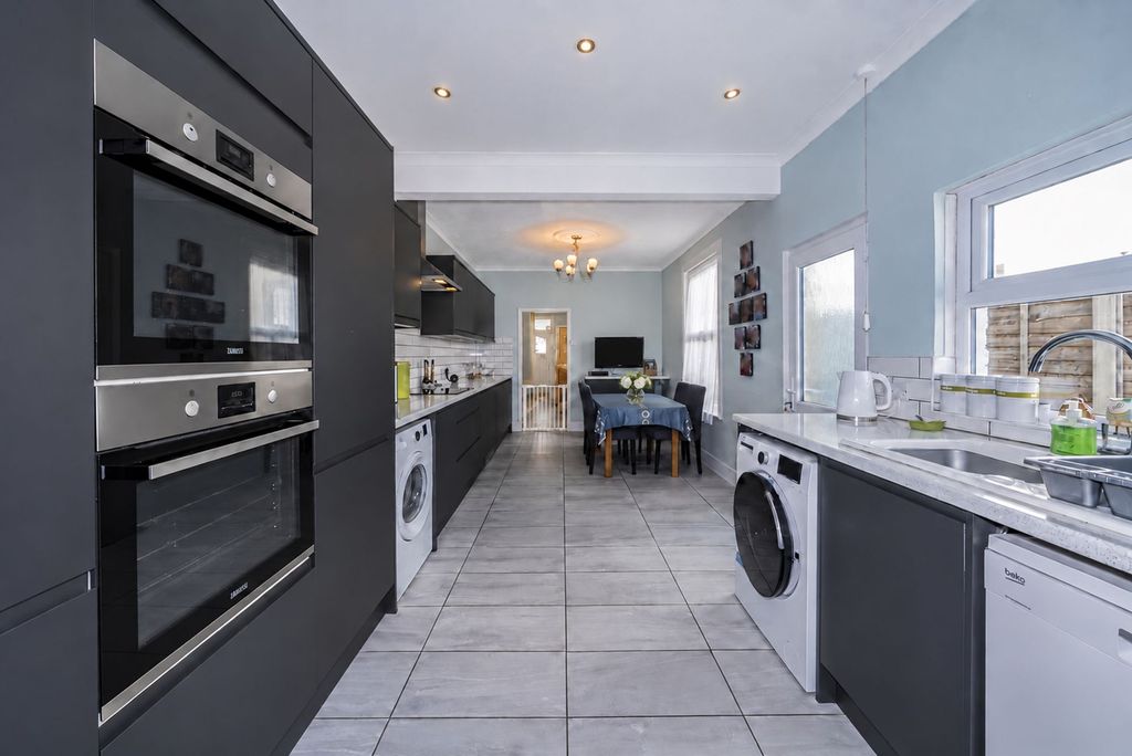Property photo 2 of 16