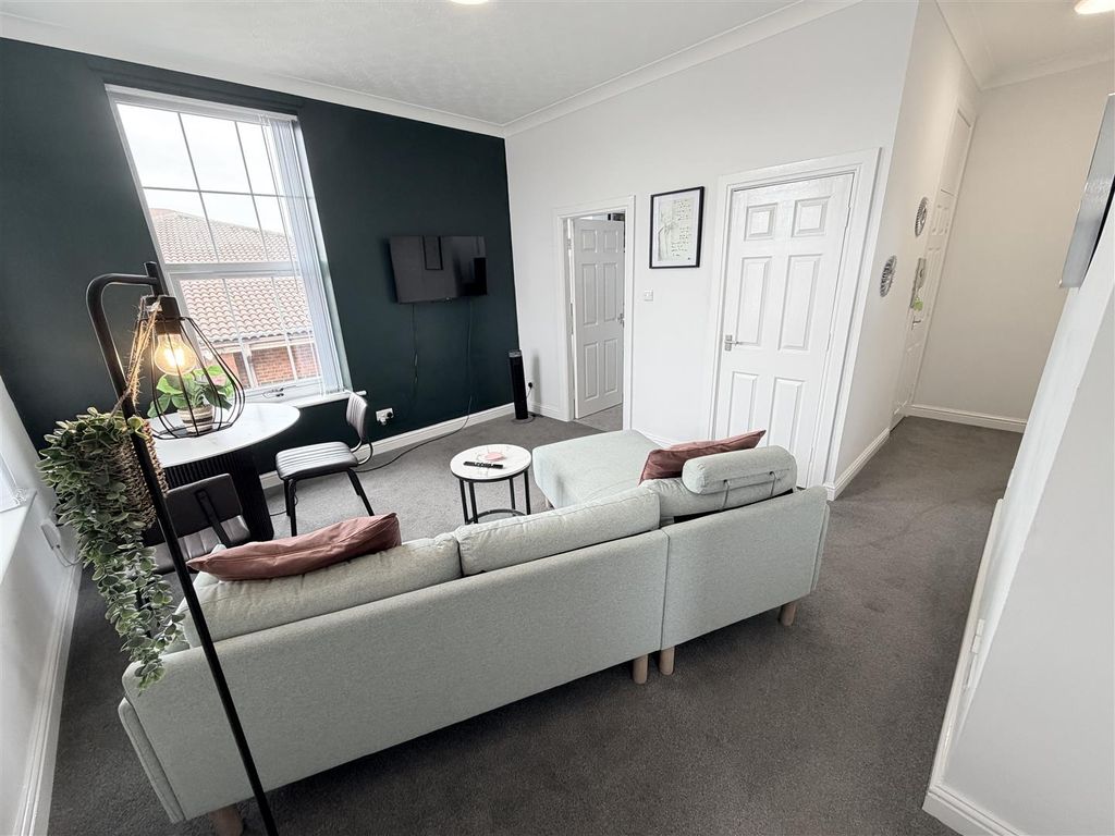 Property photo 3 of 12 Lounge/Diner