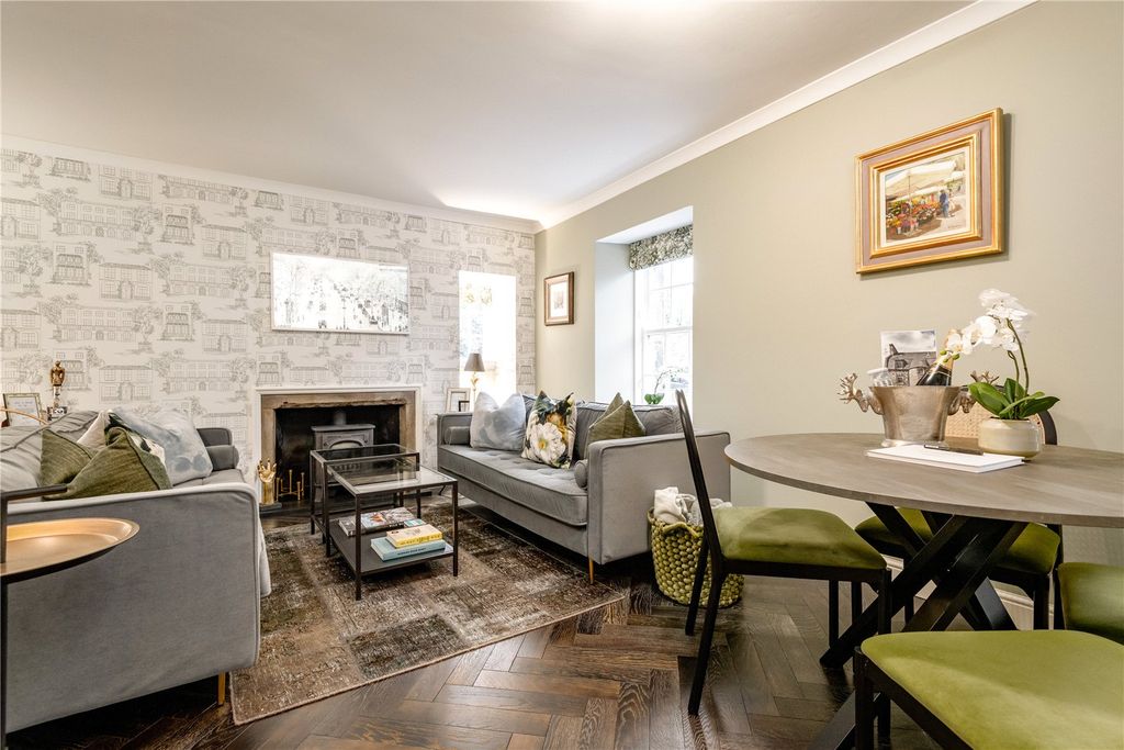 Property photo 3 of 21 India Place