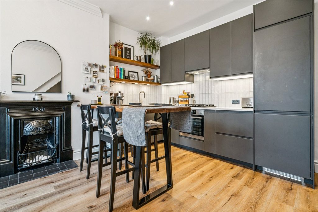 Property photo 3 of 9 Picture No. 14