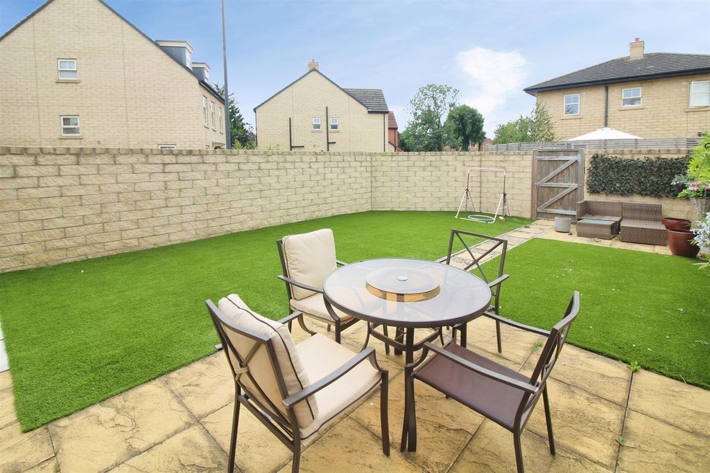 Property photo 2 of 19 Garden