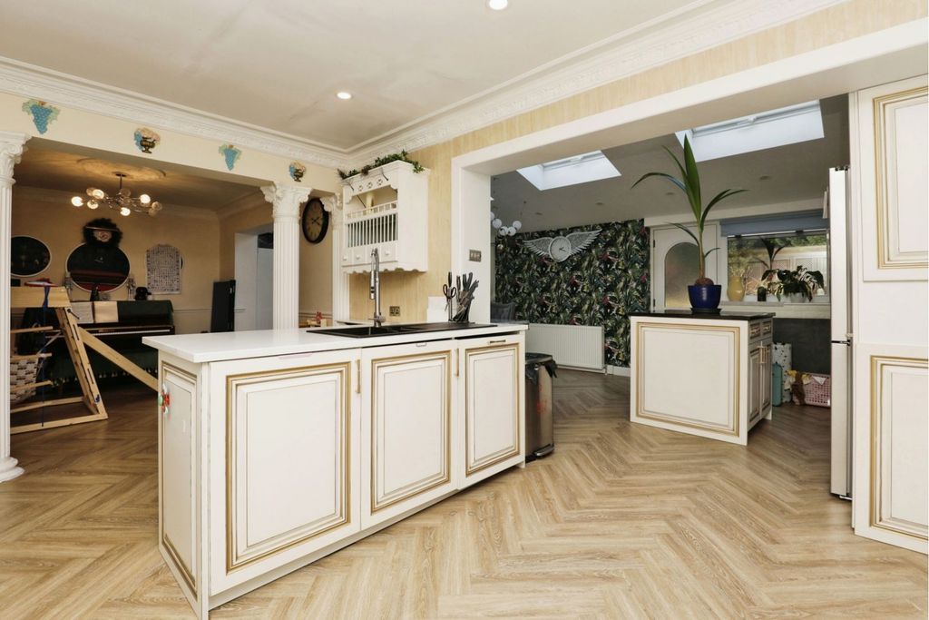 Property photo 2 of 22 Kitchen/Diner