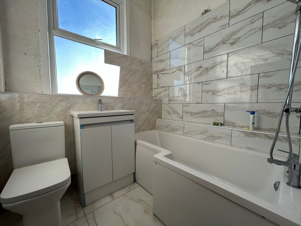 Property photo 3 of 7 Gallery