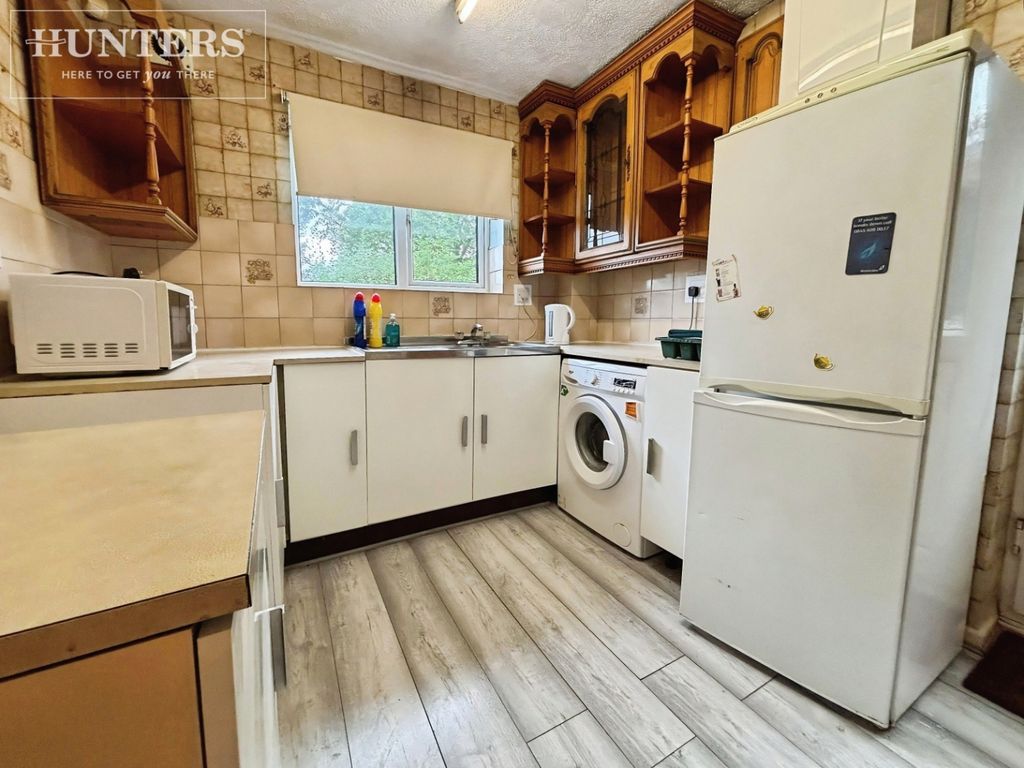 Property photo 3 of 14 Pbox-Kitchen-340582.Jpg