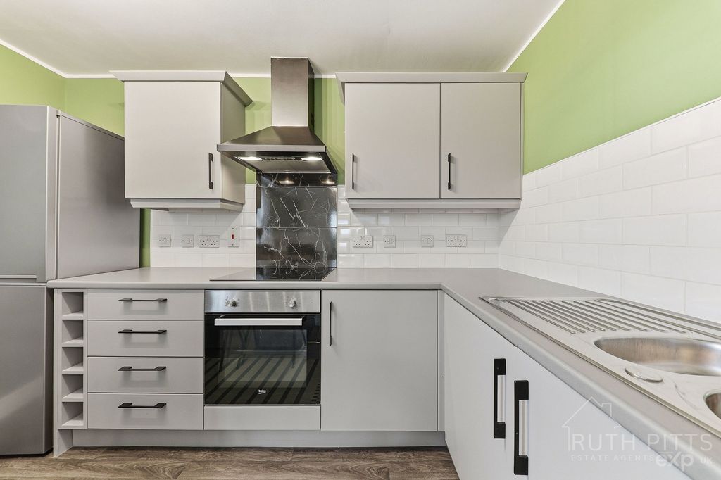 Property photo 3 of 26