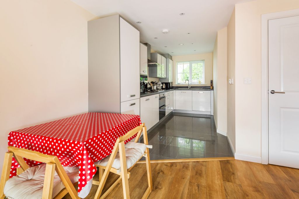 Property photo 1 of 11 Kitchendiner.Jpg