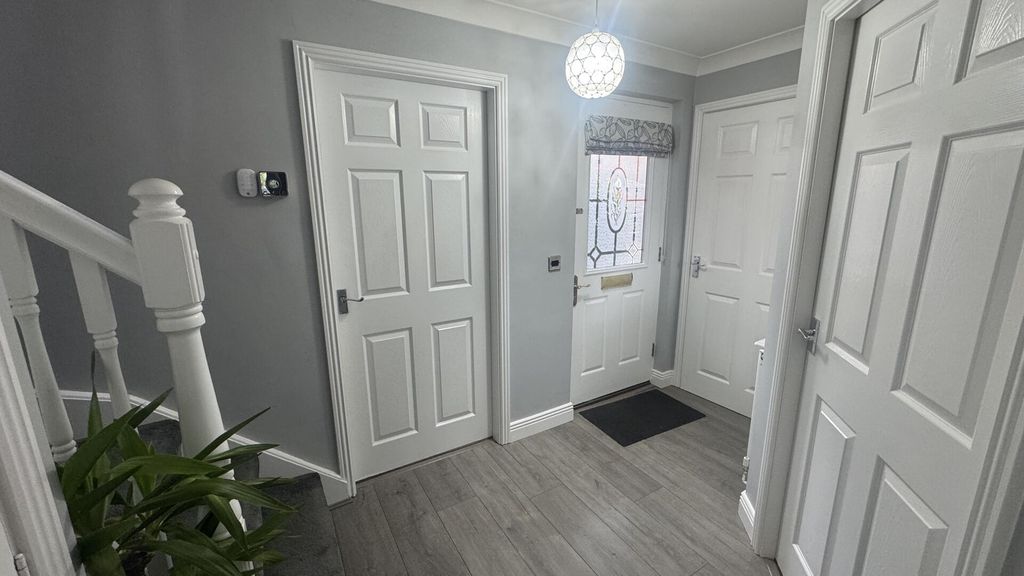 Property photo 2 of 21 Hallway