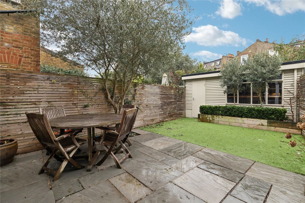 Property photo 2 of 10 Picture No. 04