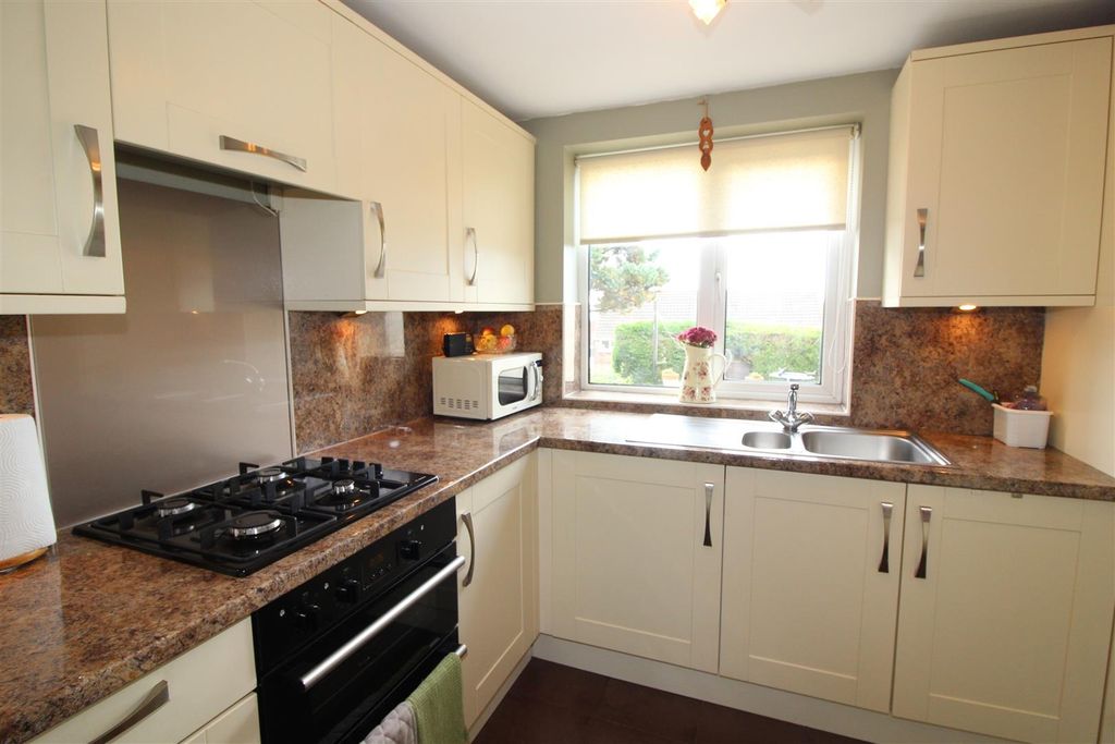 Property photo 3 of 34 Kitchen