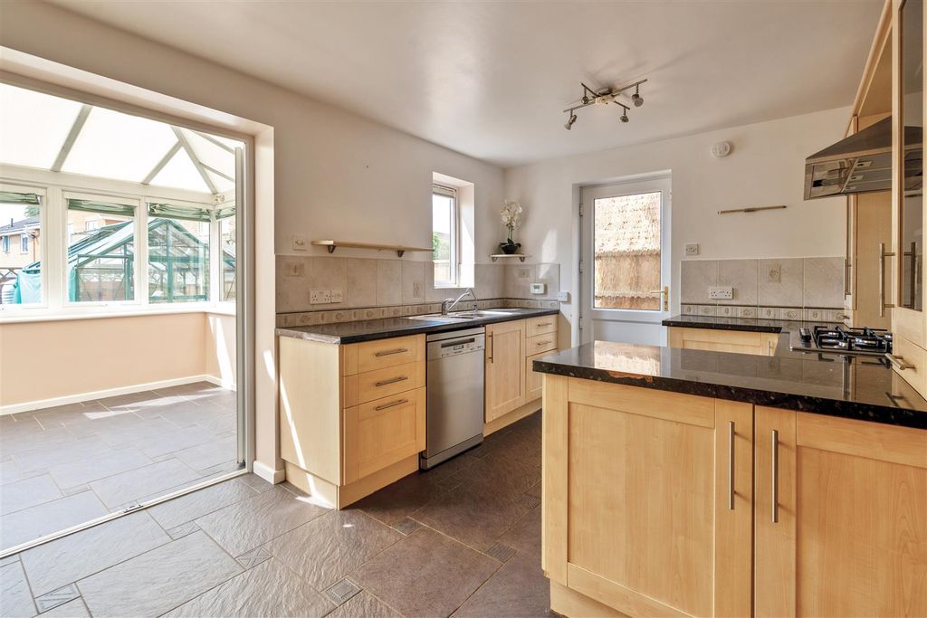 Property photo 3 of 17 Kitchen