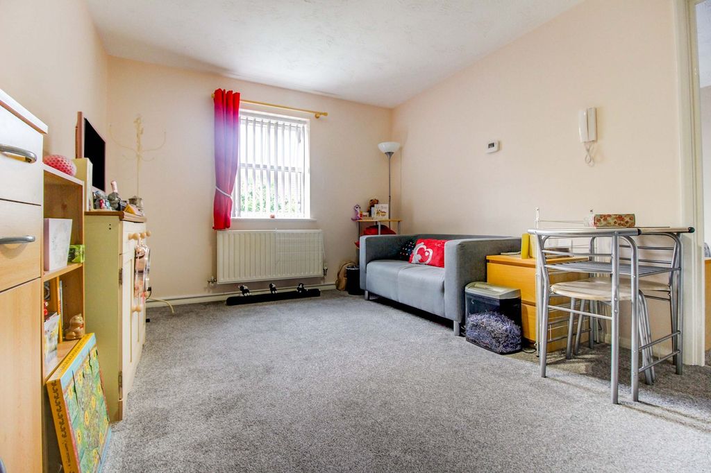 Property photo 2 of 10