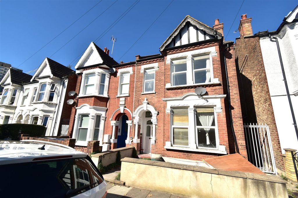 Property photo 3 of 10