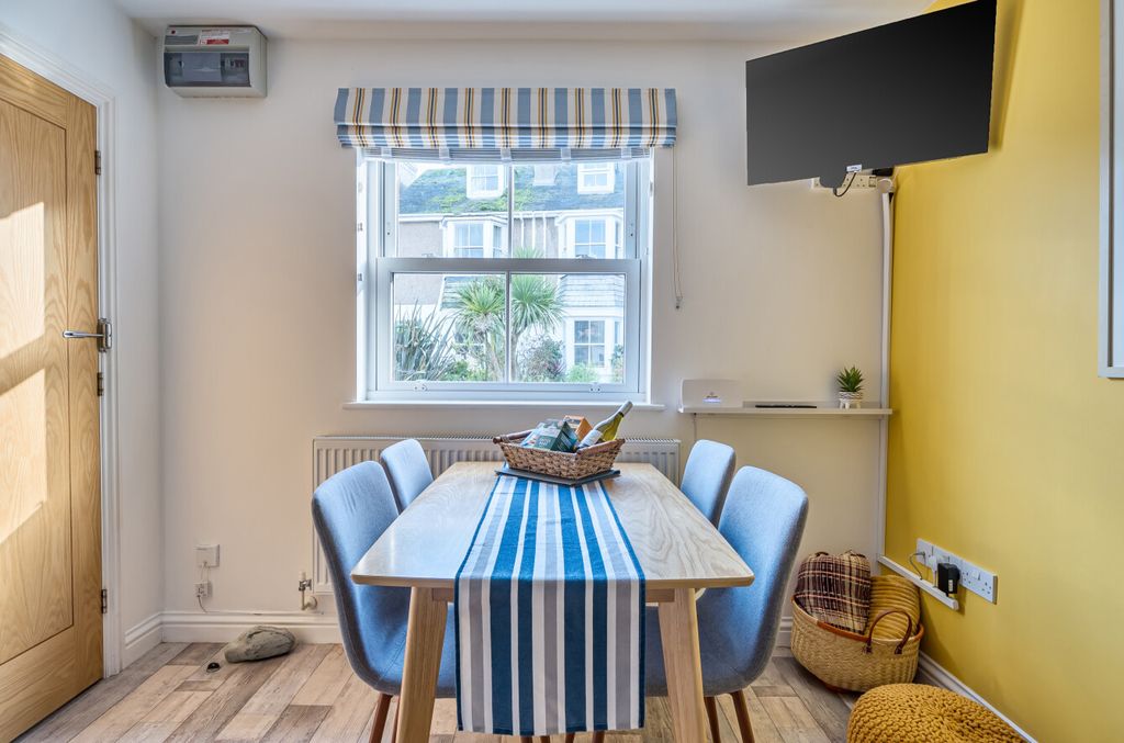 Property photo 3 of 17 1380614-14-690E06...