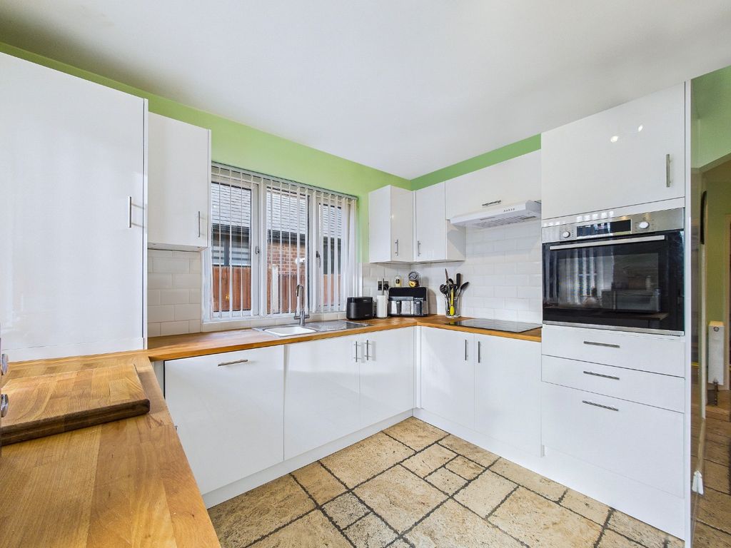 Property photo 2 of 15 4677074