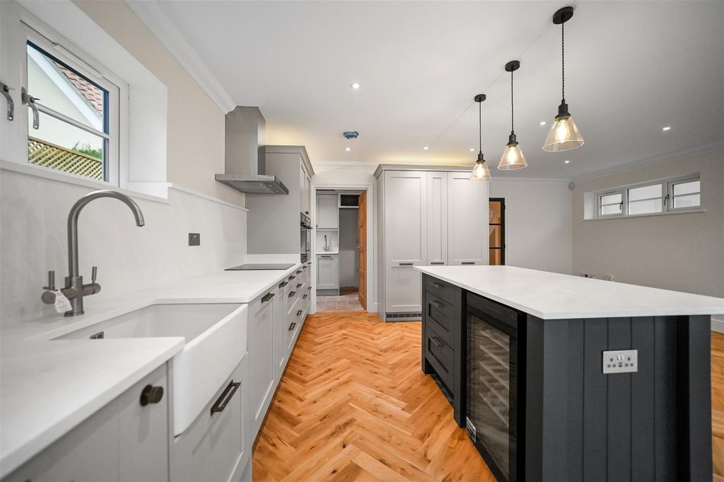 Property photo 2 of 16 Kitchen