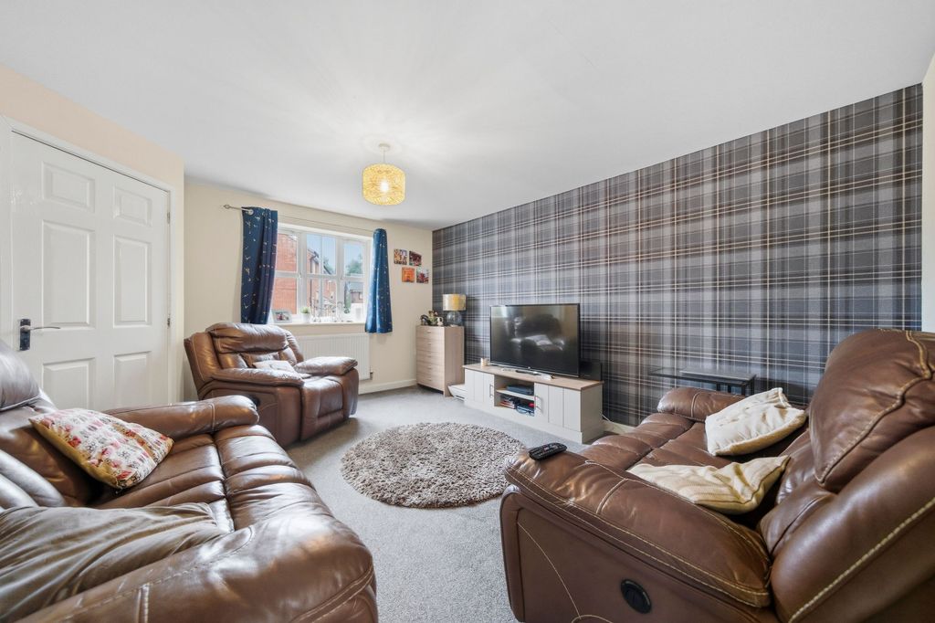 Property photo 3 of 21