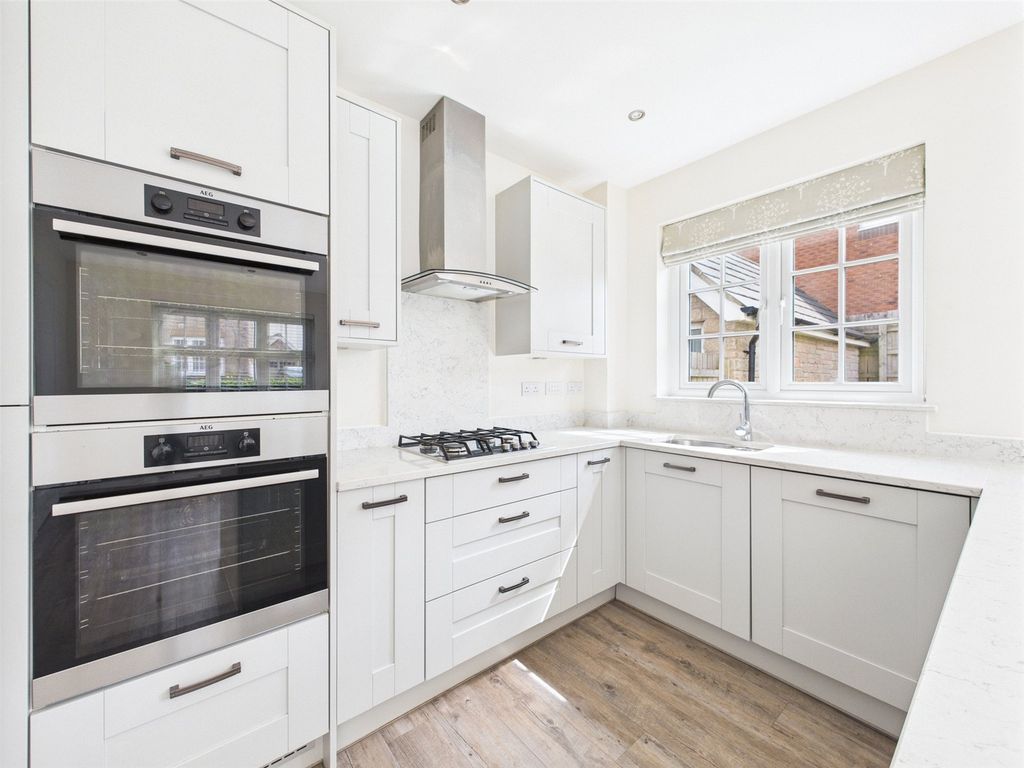 Property photo 3 of 17 Kitchen