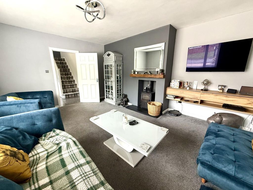 Property photo 2 of 21 Living Room