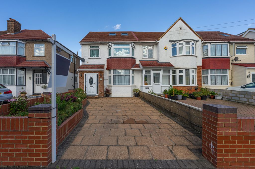 Property photo 1 of 20 Four Bedroom Semi Detached House For Sale In Hounslow