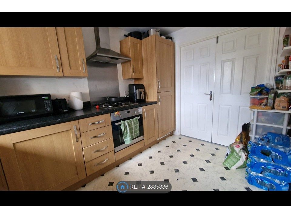 Property photo 3 of 16 Kitchen