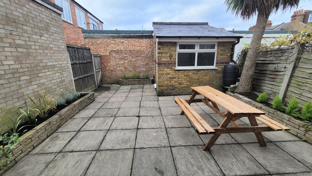 Property photo 2 of 14 Image